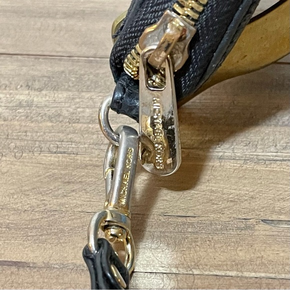 Michael Kors snakeskin embossed black wristlet with gold hardware - Picture 3 of 5